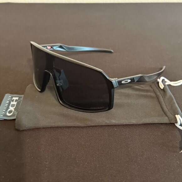 OO9406 Oakley SUTRO Matte Black Frame Prizm Polarized Black Lenses - Picture 5 of 10